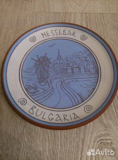 Декоративная тарелка и магниты