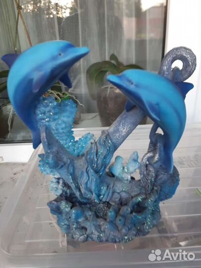 Фигурка дельфины