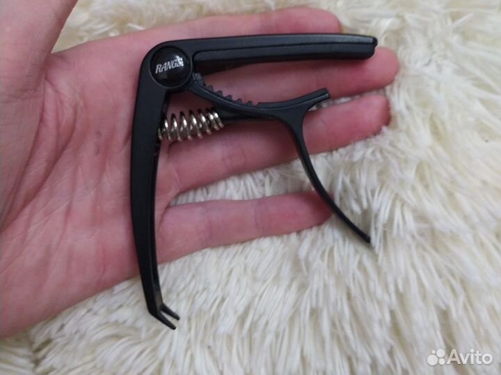 Каподастр для гитары