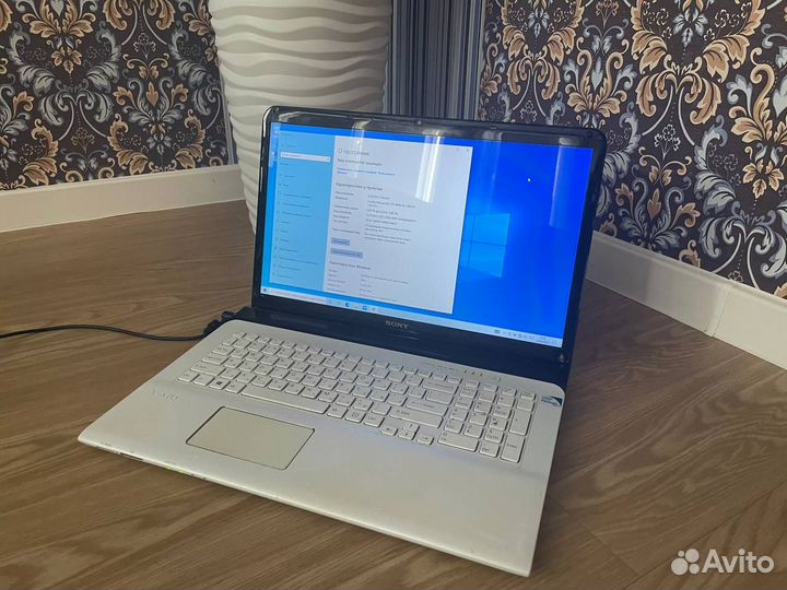 Ноутбук sonyvaio 17'3 Pentium B980 6Гб 240Гб Win10