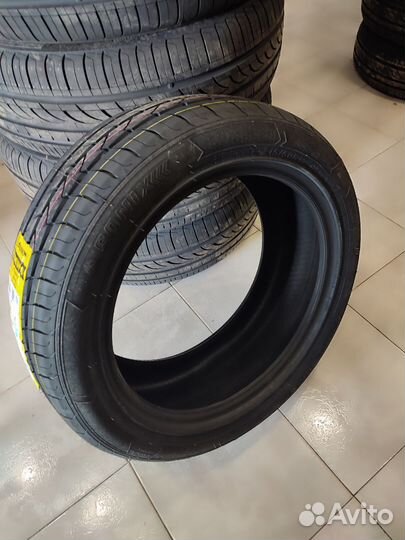 Sonix Prime UHP 08 215/50 R17