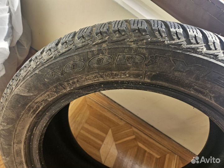 Goodyear UltraGrip Ice 215/55 R17