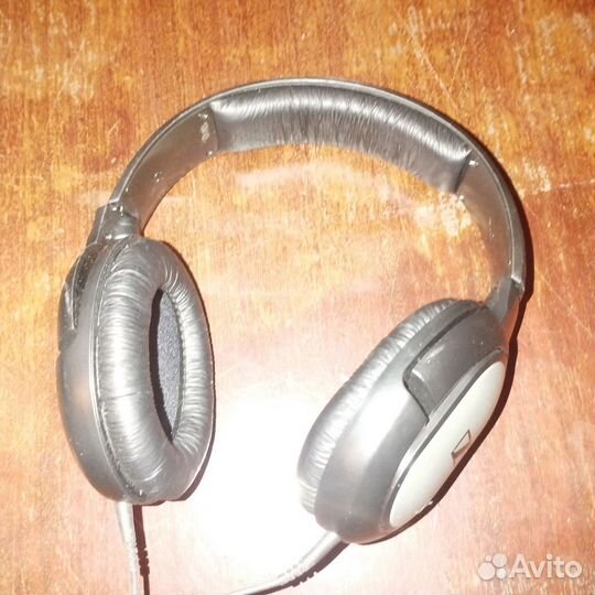 Проводные наушники