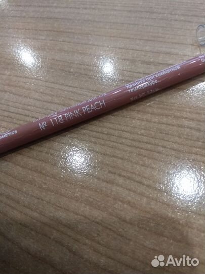 Карандаш для губ, помада, точилка