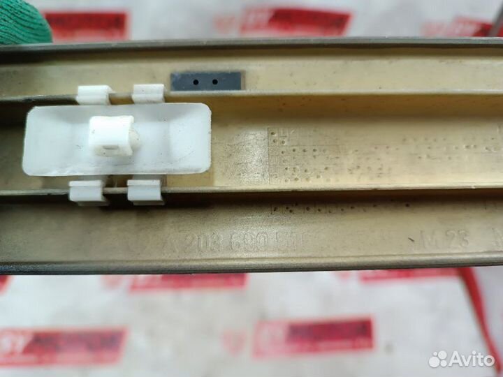 Молдинг на дверь задний левый Mercedes-Benz