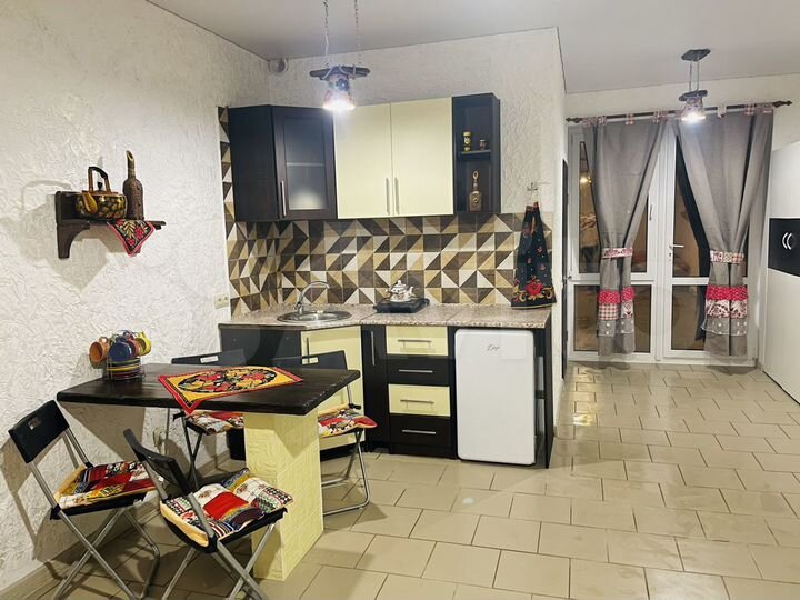 Комната 33 м² в 4-к., 1/3 эт.