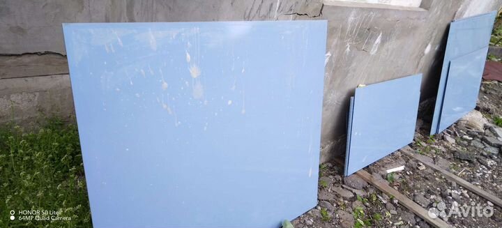 Стекло. Голубое, коленое