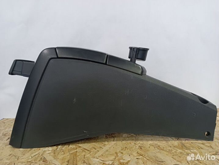 Консоль между сидений Ssangyong Kyron 1 D20DT 2007