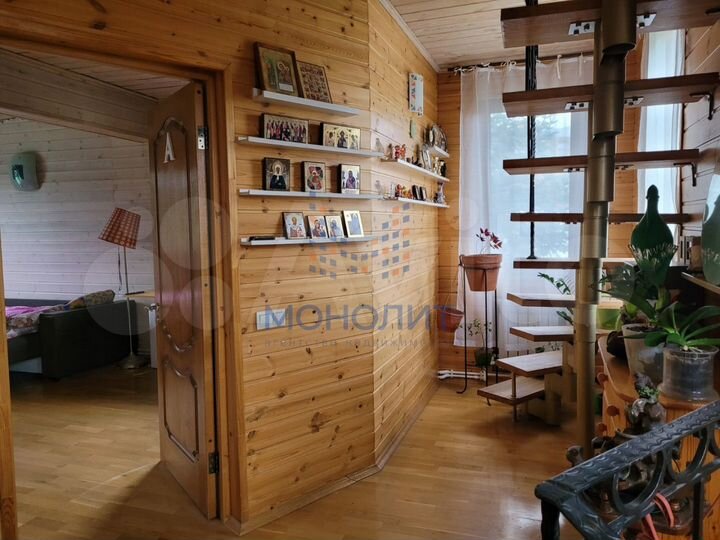 Дом 210 м² на участке 6,5 сот.