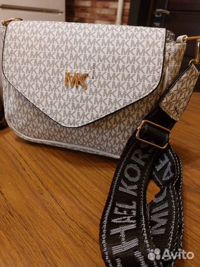 Продам женскую сумку