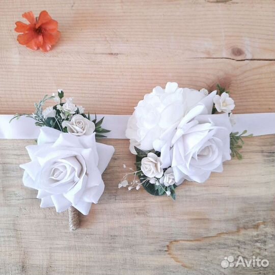 Бутоньерка для жениха и браслет для невесты