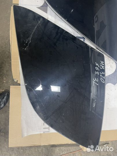 Стекло багажника боковое Mercedes ML163