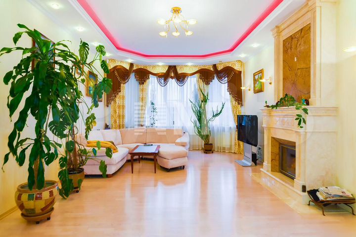 Дом 400 м² на участке 15 сот.