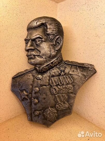 Барельеф Сталина, бюст Сталин