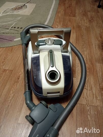 Пылесос Vitek