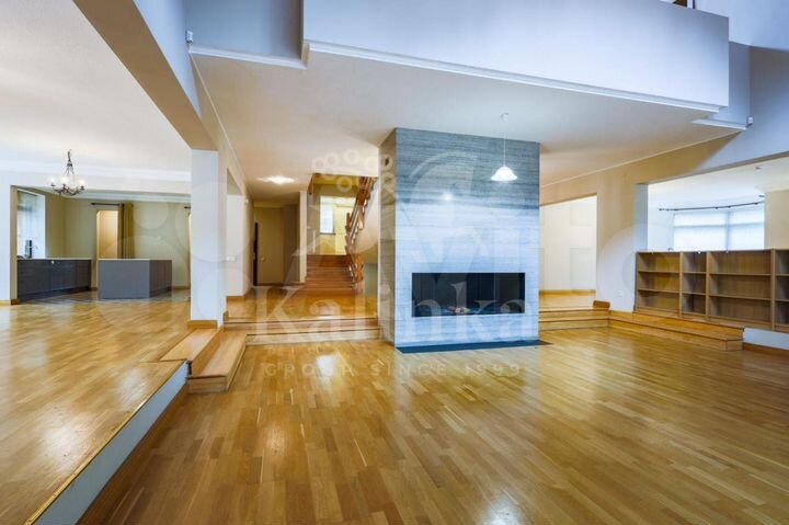 Дом 630 м² на участке 22 сот.