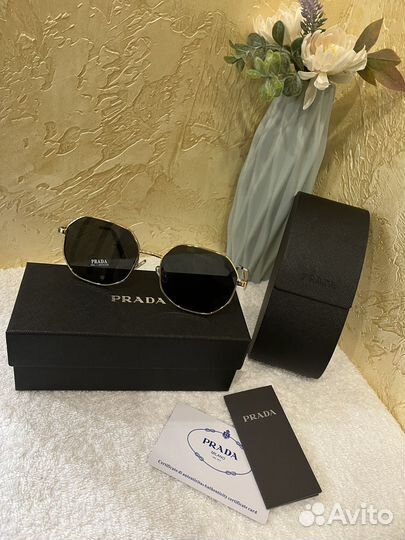 Солнцезащитные очки prada черные полный комплект