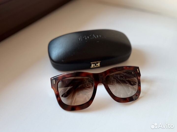 Солнцезащитные очки Escada