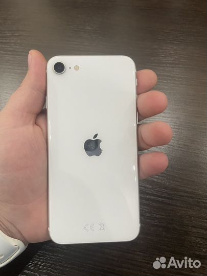 iPhone SE, 64 ГБ