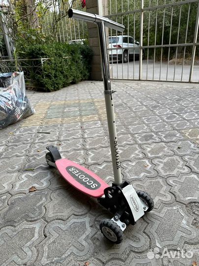 Самокат трехколесный