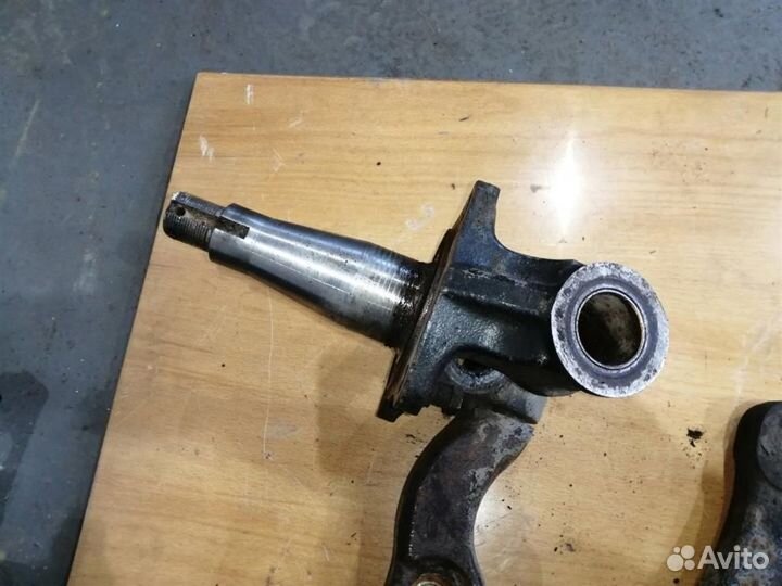 Кулак поворотный передний левый Грузовые Isuzu N