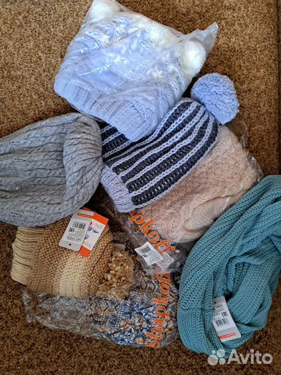 Шапки трикотажные женские