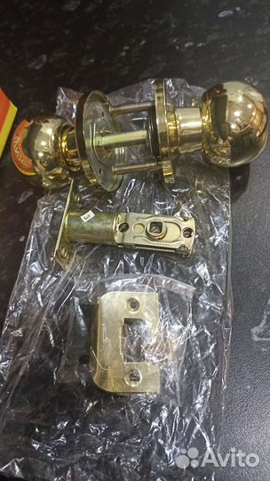 Дверная ручка межкомнатная с защелкой