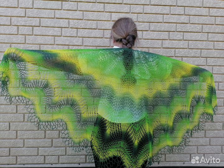 Шаль вязаная (ручная работа) из шерсти