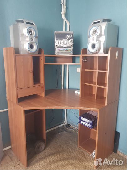 Продам компьютерный стол