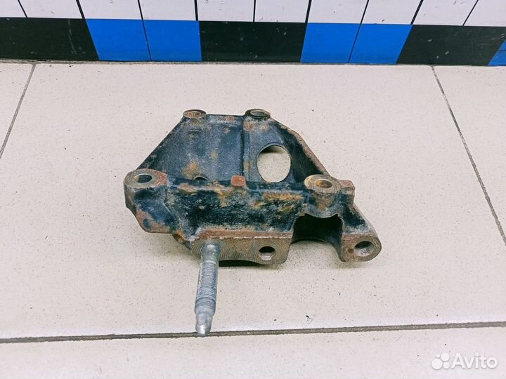Кронштейн двигателя правый RAV 4 2013