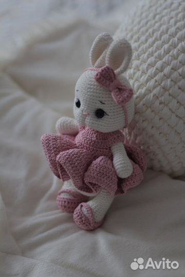 Вязаные игрушки зайка