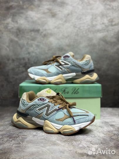 Кроссовки женские