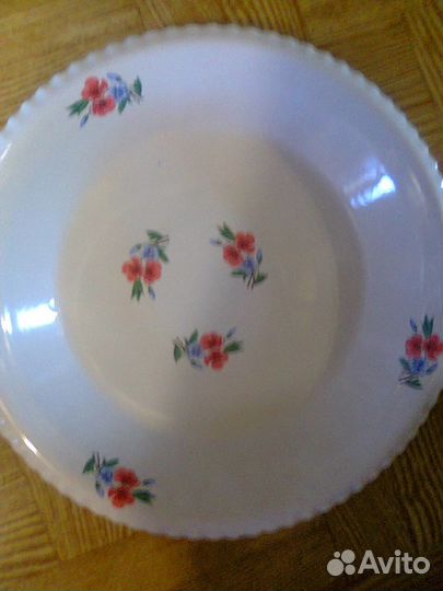 Продаю тарелку новую эмалированную для тортов