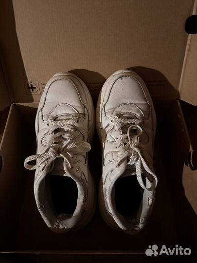 Кроссовки женские