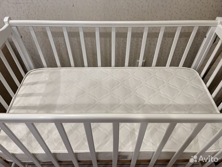 Детская кровать с матрасом и наматрасником