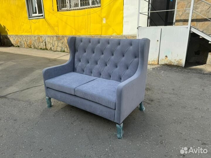 Диван в каретной стяжке