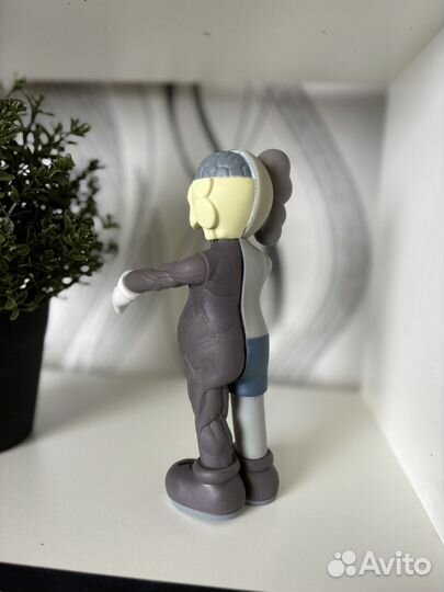 Коллекционные фигурки kaws