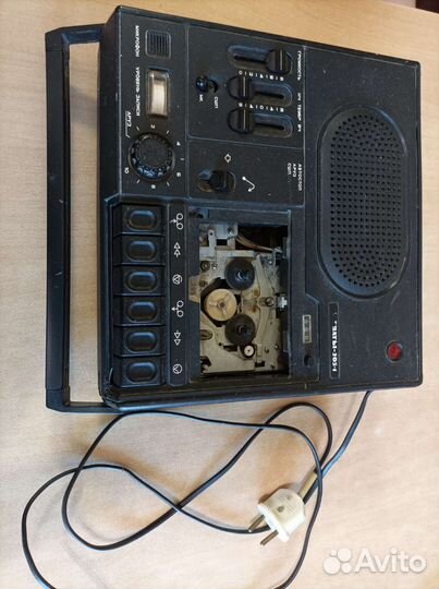 Магнитофон СССР Карпаты 205-1