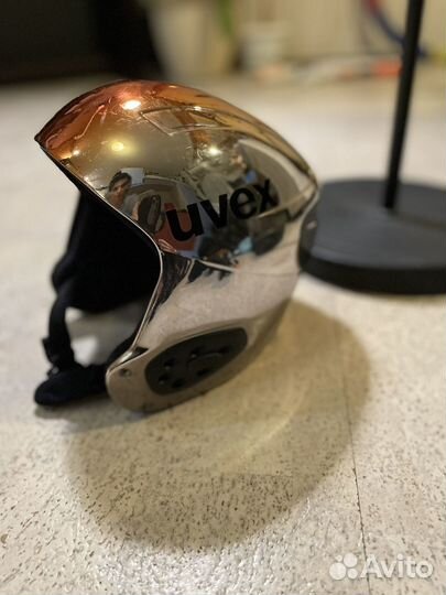 Горнолыжный шлем с очками