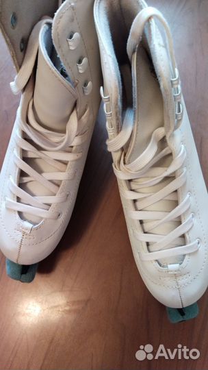 Продам женские коньки 