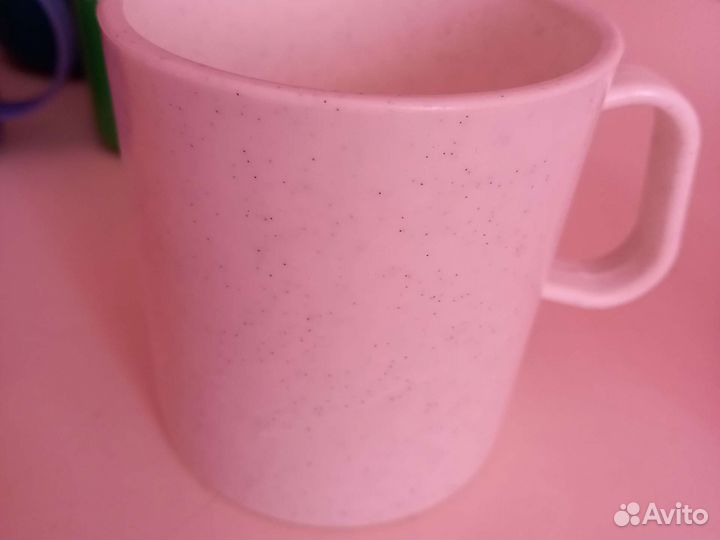 Кружки пластмассовые, 7 штук