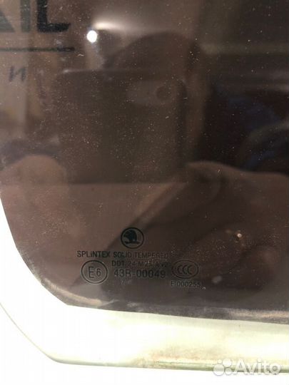 Форточка двери задняя правая skoda octavia tour 20