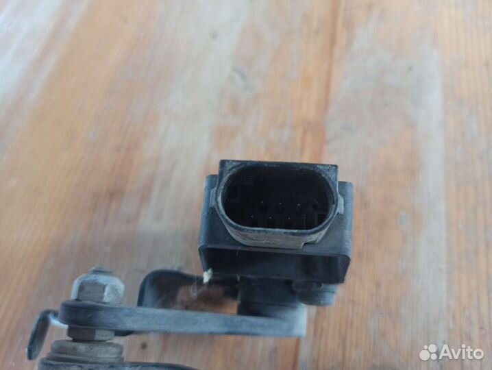 Датчик положения кузова передний левый Mercedes GL