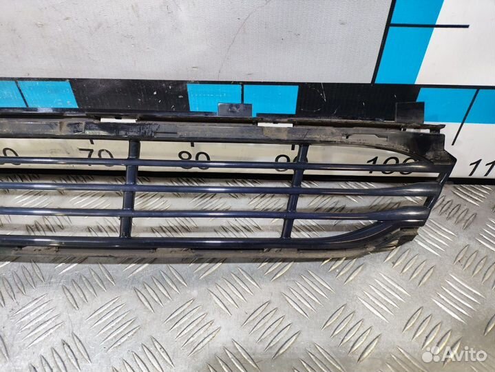 Б/У Решетка в бампер центральная BMW 7-seri#001