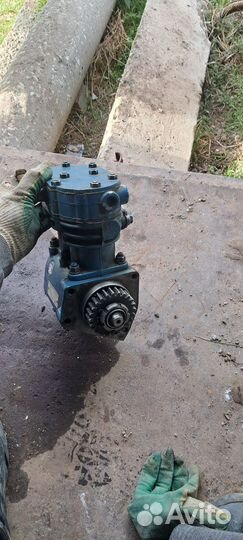 Двухцилиндровый компрессор