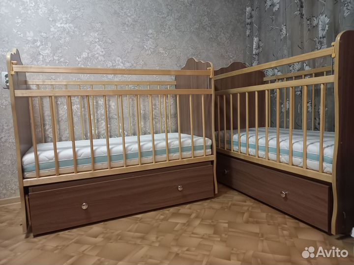 Детская кроватка с матрасиком