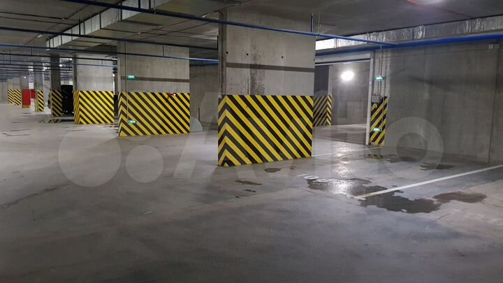 Машиноместо, > 30 м²