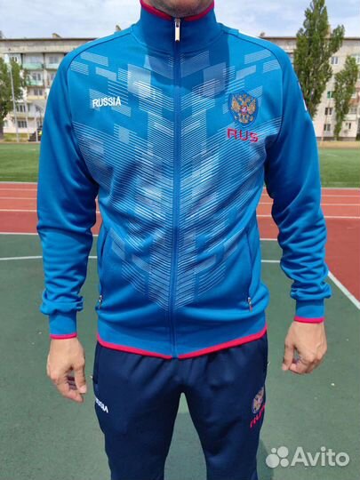 Спортивный костюм