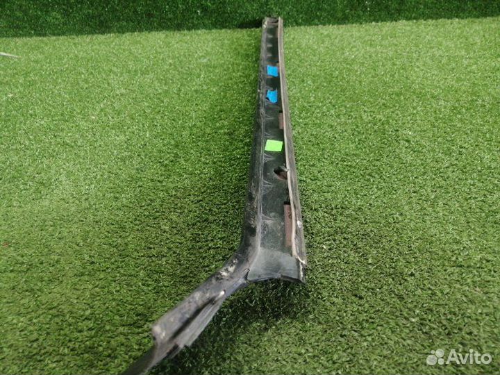 Молдинг лобового стекла правый Mercedes Glk