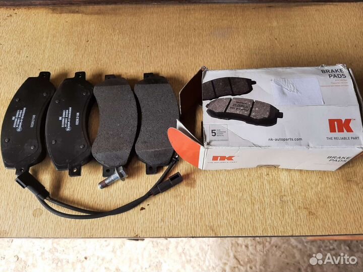 Тормозные колодки на Ford tranzit 06, передние